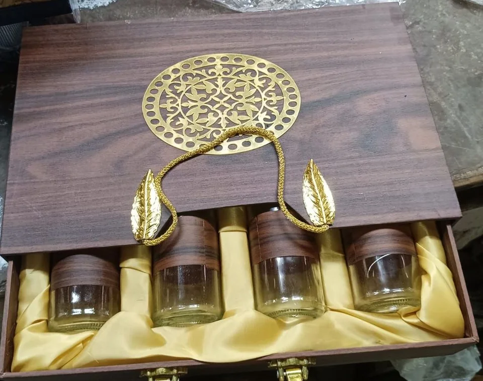 Wood-finish gift box with 4 glass jars