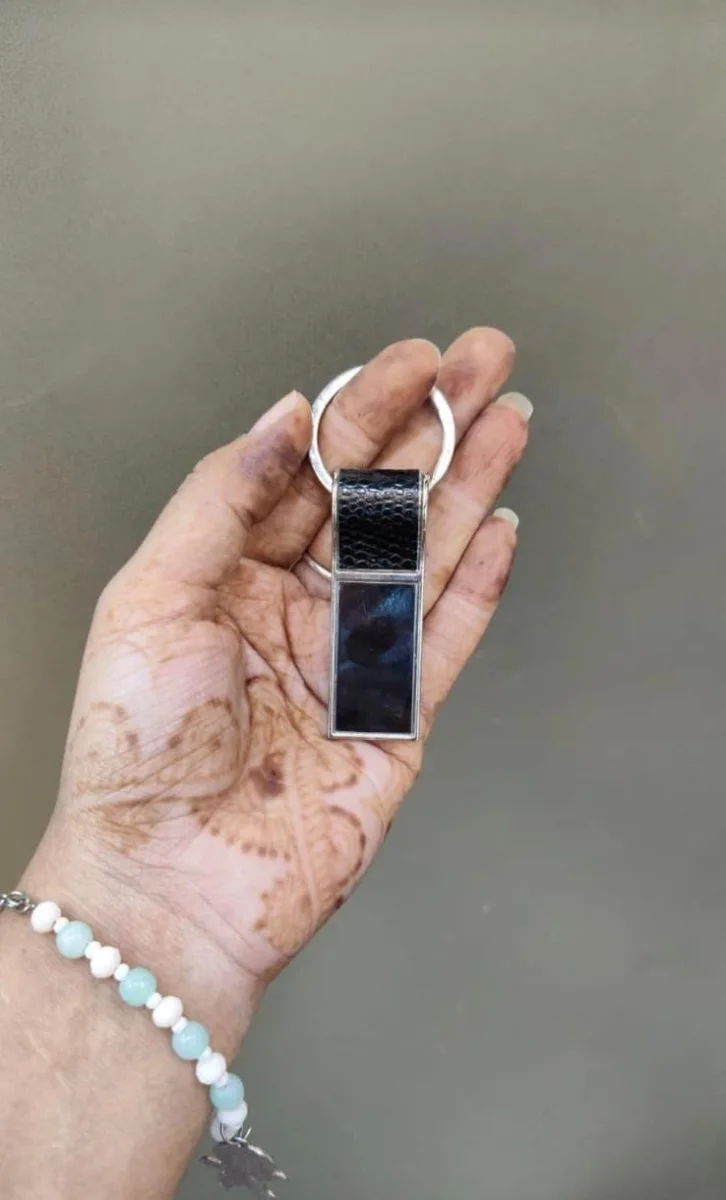 Textured strap keychain with a mirror plate