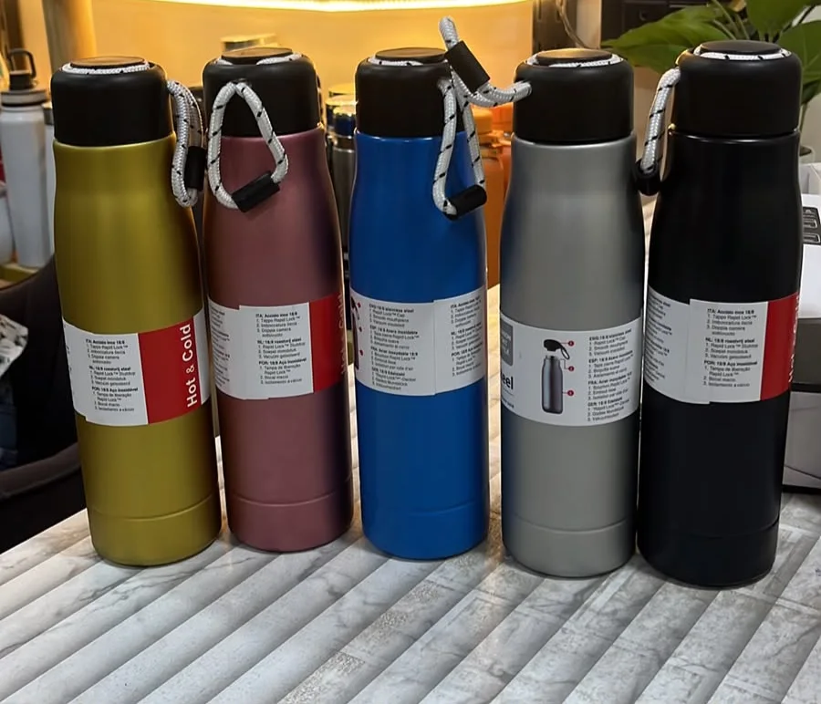Hot and cold bottles with a rope handle