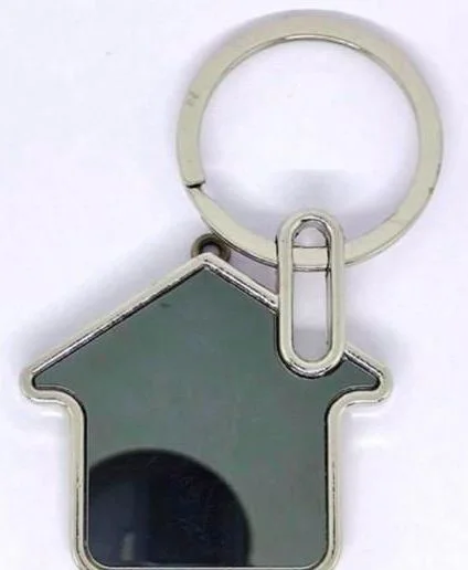 House-shaped metal keychain