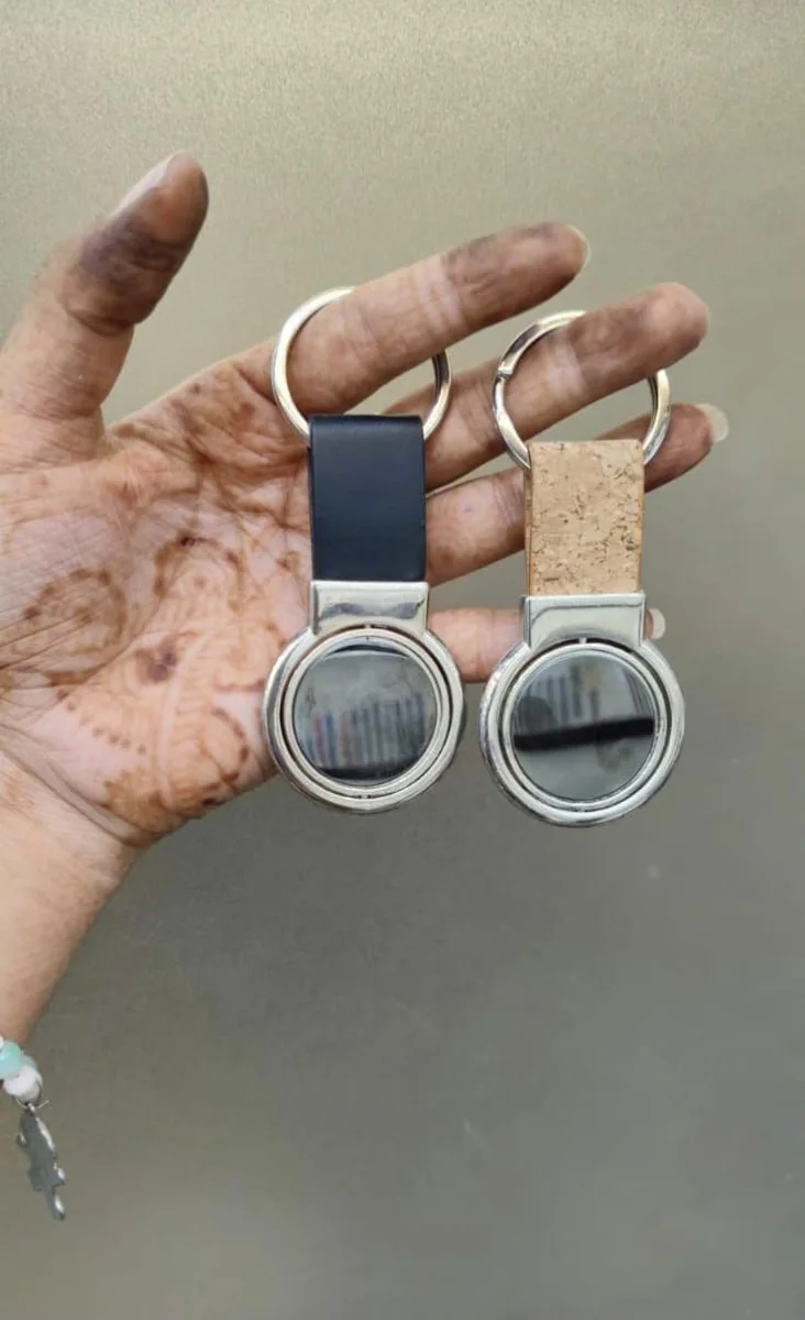 Spinner keychain, black strap or cork